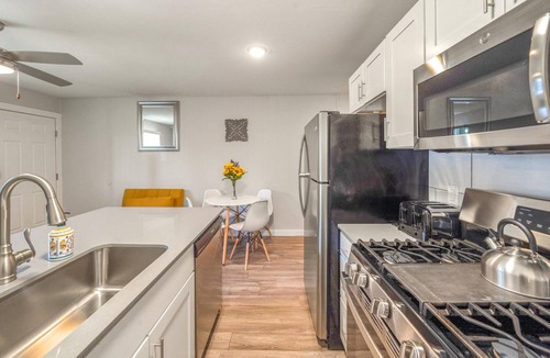 Hyde Park Apartment | Modern 1BR Near UT Hyde Park Evonify