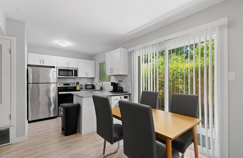 Hyde Park Apartment | Modern 1BR Near UT Hyde Park Evonify