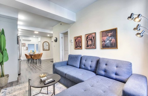 Gay Village Apartment | Modern 1BR on Sainte-Catherine | Walk to Metro