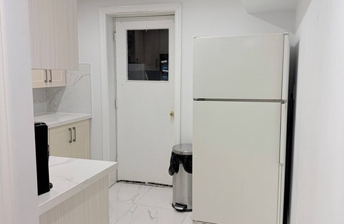 Durham Region House | Modern 1BR Private Entry Kitchen & W/D