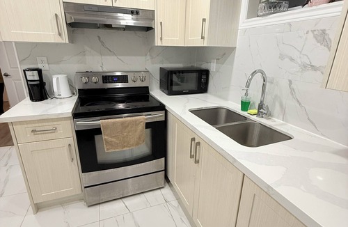 Durham Region House | Modern 1BR Private Entry Kitchen & W/D