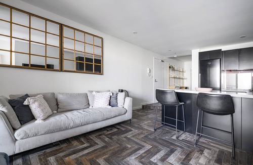 Neutral Bay House | Modern 1BR Retreat with Private Balcony