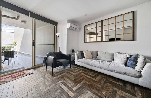 Neutral Bay House | Modern 1BR Retreat with Private Balcony