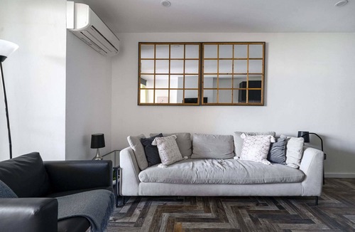 Neutral Bay House | Modern 1BR Retreat with Private Balcony