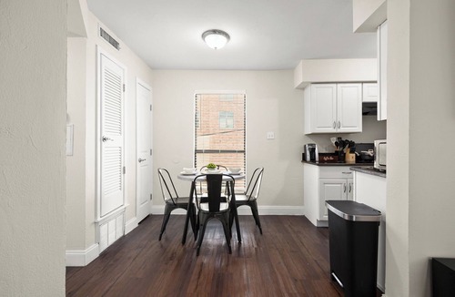 Austin Apartment | Modern 1BR Retreat in Vibrant Austin w/AC