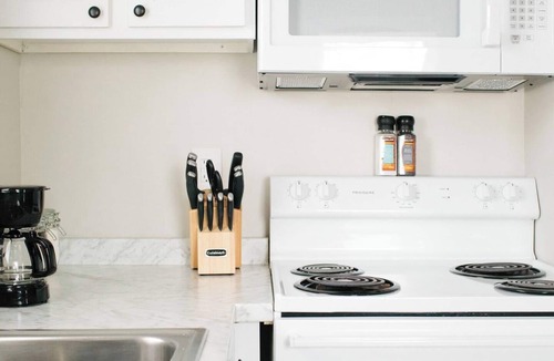 Montgomery Apartment | Modern 1BR Retreat | Pets + City Access
