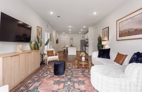 Austin Apartment | Modern 1BR Retreat w/Pool and Patio Access