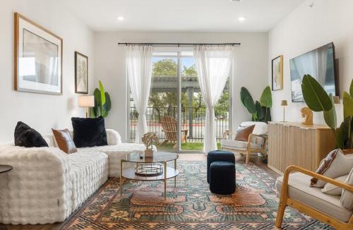 Austin Apartment | Modern 1BR Retreat w Pool and Patio Access