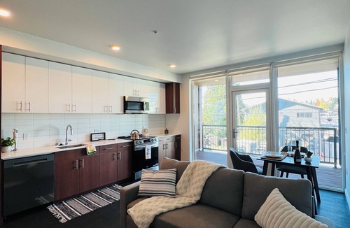 Eastlake Apartment | Modern 1BR Retreat w/Private Balcony & Stunning Lake Union Views