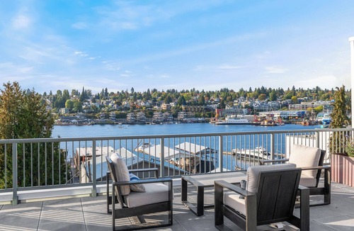 Eastlake Apartment | Modern 1BR Retreat w/Private Balcony & Stunning Lake Union Views