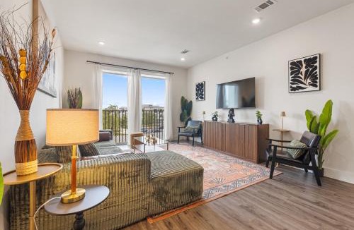 Austin Apartment | Modern 1BR Retreat w Resort Pool Stylish Living