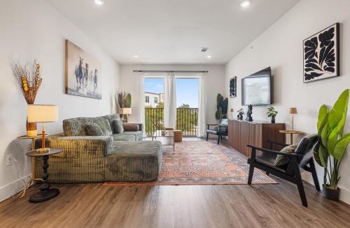 Austin Apartment | Modern 1BR Retreat w Resort Pool Stylish Living