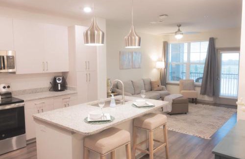 Madison House | Modern 1BR Stay with Balcony Lake Views Near Parks