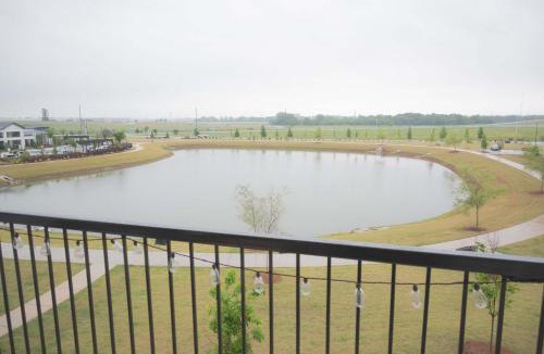Madison House | Modern 1BR Stay with Balcony Lake Views Near Parks