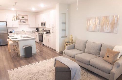Madison House | Modern 1BR Stay with Balcony Lake Views Near Parks