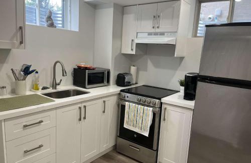 Rathwood Apartment | Modern 1BR Suite close to Toronto Airport