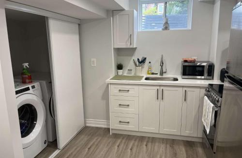 Rathwood Apartment | Modern 1BR Suite close to Toronto Airport