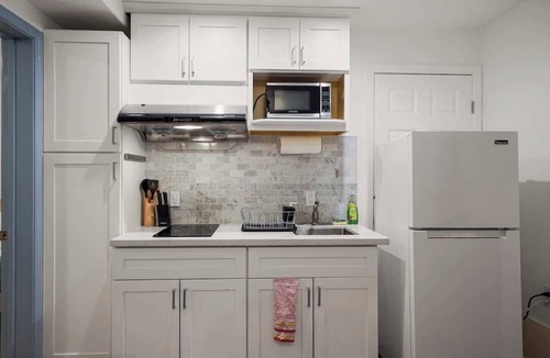Inner Parkside House | Modern 1BR Suite w/Private Entry Near SFSU, Park & Transit