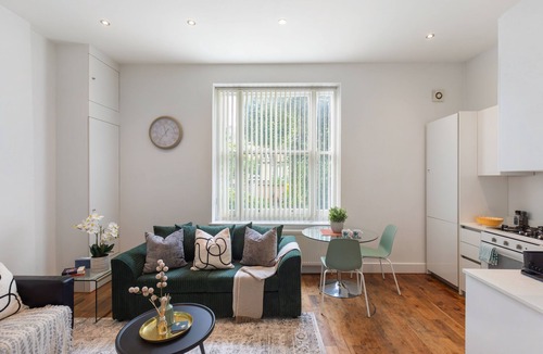 South Hampstead Apartment | Modern 1BR w/AC - SouthHampstead