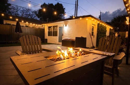 Southside House | Modern 1BR w/Hot Tub/Prime Location/Sleeps 5