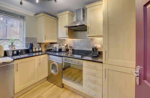 Leamington Spa Apartment | Modern 2 bed apt with parking and Netflix