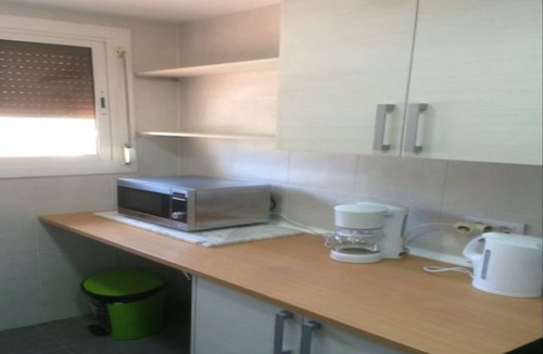 el Bon Pastor Apartment | Modern 2-BdRm Ground Floor w/Free Parking WiFi AC Dishwasher Washer/Dryer Metro!