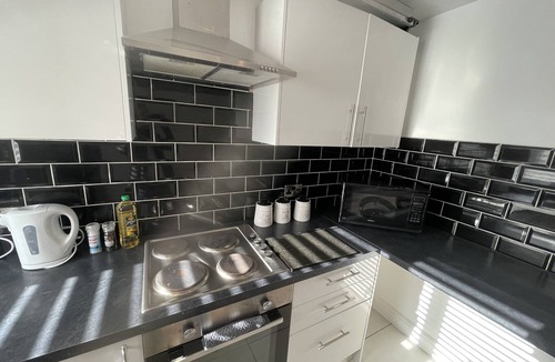 Hull House | Modern -2 Bed Room House very Spacious