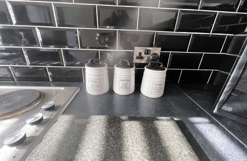 Hull House | Modern -2 Bed Room House very Spacious