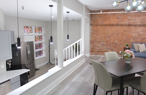 Albany Apartment | ★MODERN 2 bed, 1 bath w/patio! Great downtown location ★