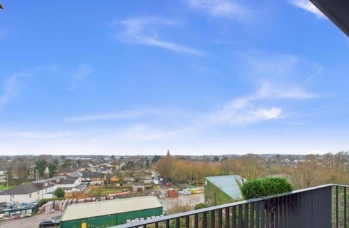 Ashford Apartment | Modern 2-Bed, 2-Bath Apartment in Central Ashford