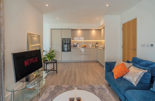 Whittington Apartment | Modern 2 bed, 2 bath flat Colindale, London-direct M1 access