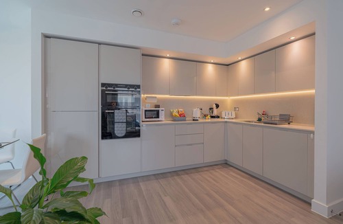 Whittington Apartment | Modern 2 bed, 2 bath flat Colindale, London-direct M1 access