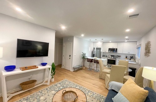 Arefth Apartment | Modern 2 bed,2 bath Gem MIT | Central Cambridge