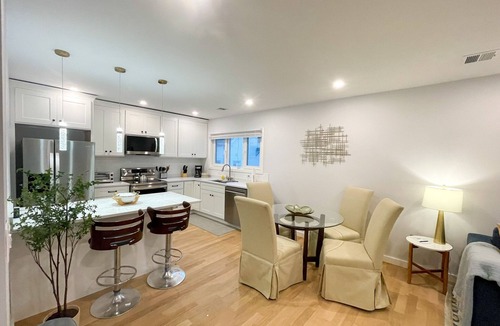 Arefth Apartment | Modern 2 bed,2 bath Gem MIT | Central Cambridge