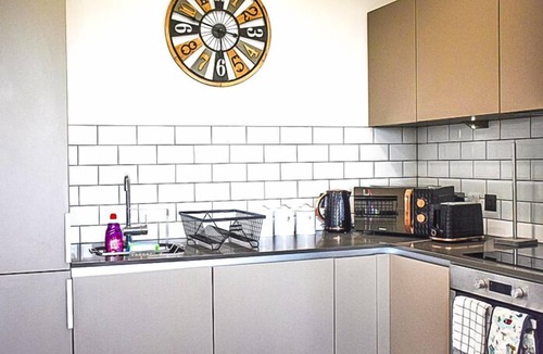 Bracknell Apartment | Modern 2 Bed 2 Bath Bracknell with Free Parking