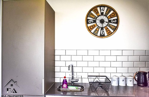 Bracknell Apartment | Modern 2 Bed 2 Bath Bracknell with Free Parking