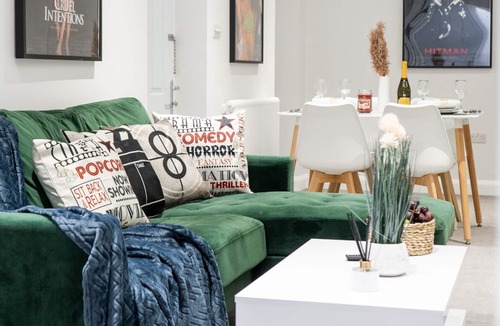 Barnet Apartment | Modern 2 bed 2 bath New Barnet Apt