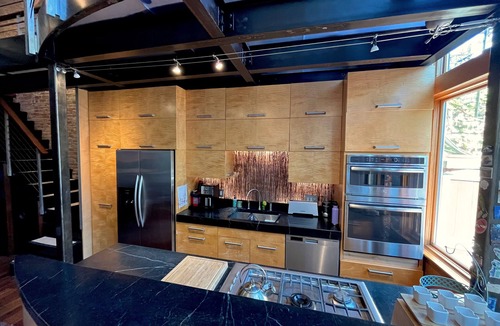 Carroll Gardens Apartment | Modern 2 Bed 2 Bath & Sofa bed w/Dedicated workspace & Large Garden