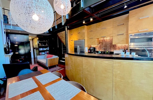 Carroll Gardens Apartment | Modern 2 Bed 2 Bath & Sofa bed w/Dedicated workspace & Large Garden