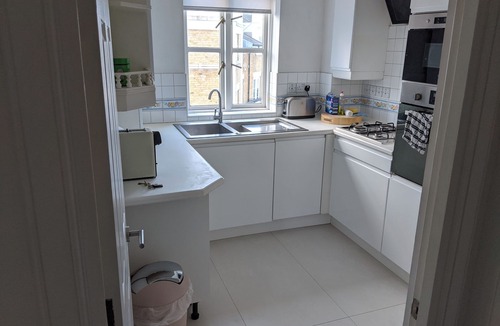 Chiswick Riverside Apartment | Modern 2 Bed-2 bathroom flat in London Chiswick Zone 2
