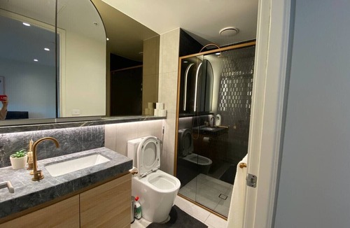 West Melbourne Apartment | Modern 2-Bed Apt + Parking | West Melbourne!