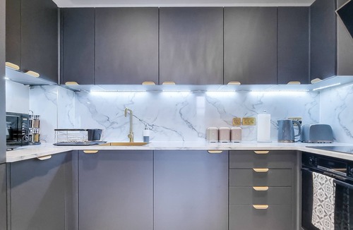 Castlefield Apartment | Modern 2-Bed Apartment with Canal View