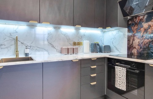 Castlefield Apartment | Modern 2-Bed Apartment with Canal View