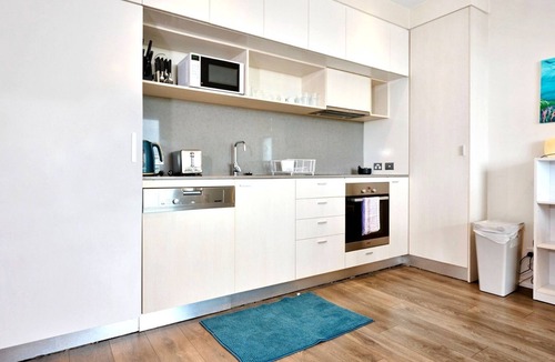 St Kilda Apartment | Modern 2-Bed Apartment with Ocean Views and Parking