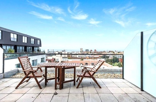 St Kilda Apartment | Modern 2-Bed Apartment with Ocean Views and Parking