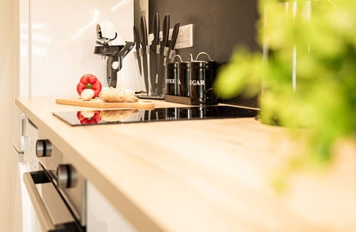 Wroxton Apartment | Modern 2-Bed Apartment - Sleeps 4 - Free Parking