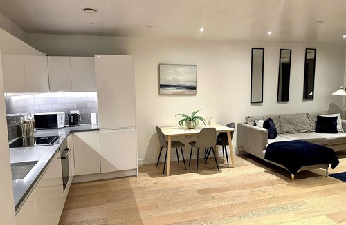 Docklands Apartment | Modern 2 bed apartment