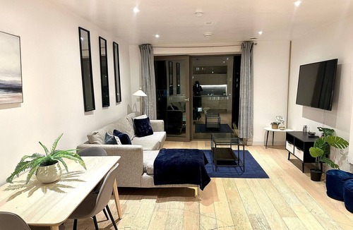 Docklands Apartment | Modern 2 bed apartment