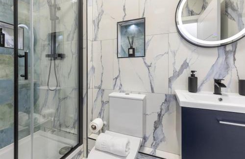 Bow West Apartment | Modern 2 Bed apartment in Bow with garden