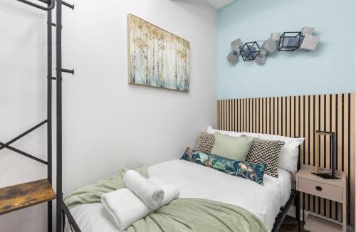 Bow West Apartment | Modern 2 Bed apartment in Bow with garden